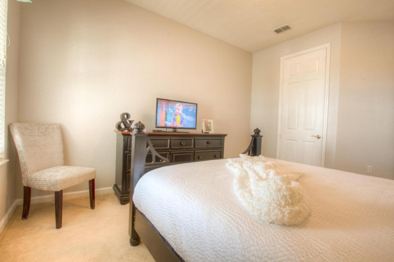Stunning Lakeview Condo Wprivate Balcony Kissimmee Exteriör bild